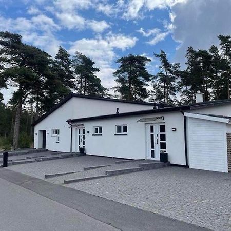 Nyrenoverad Lagenhet Ahus Exterior photo